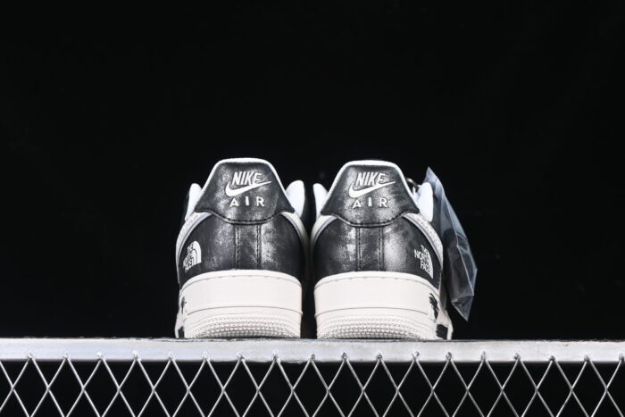 TNF Black&White - immagine 4