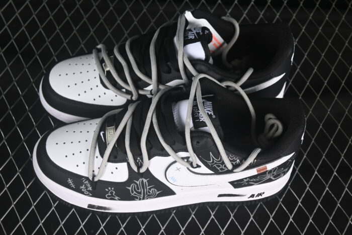 Custom Black&White - immagine 5